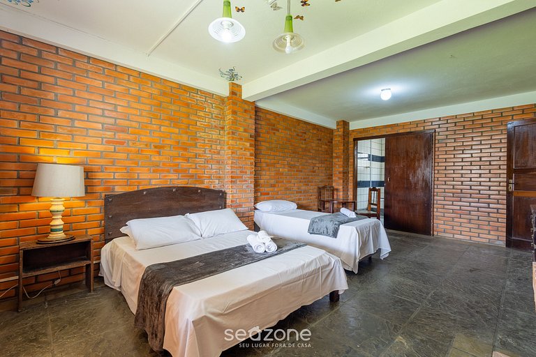 Casa Grande com 3 Quartos em Penha SEL0068