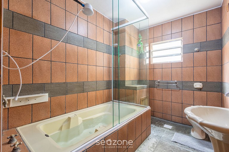 Casa Grande com 3 Quartos em Penha SEL0068