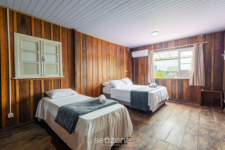 Casa Grande com 3 Quartos em Penha SEL0068