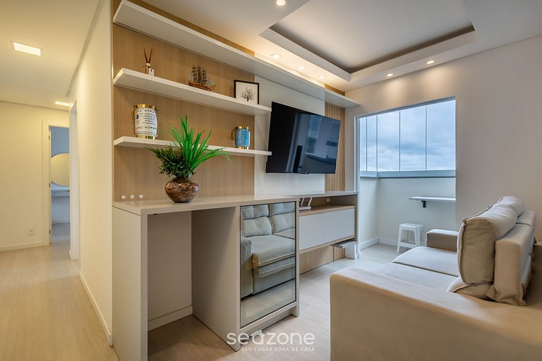 Apto c/ churrasq e varanda, 400m da Praia LEAA0506