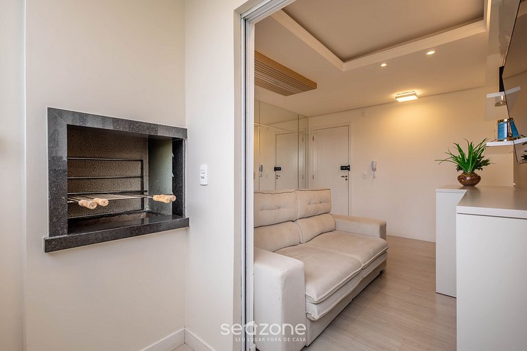 Apto c/ churrasq e varanda, 400m da Praia LEAA0506