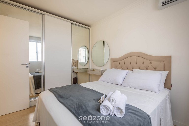 Apto c/ churrasq e varanda, 400m da Praia LEAA0506