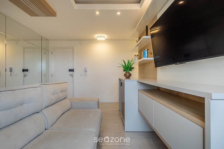 Apto c/ churrasq e varanda, 400m da Praia LEAA0506