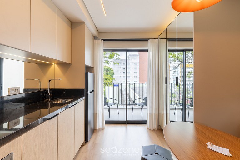 Studio moderno con balcón en Curitiba - EBI0304