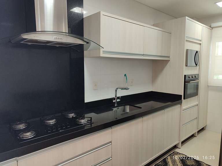 Apto 2 suites y Parrilla 550 m de la Playa EBF0702