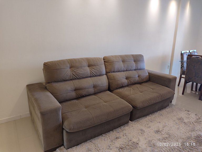 Apto 2 suítes e Churrasq. a 550m da Praia EBF0702