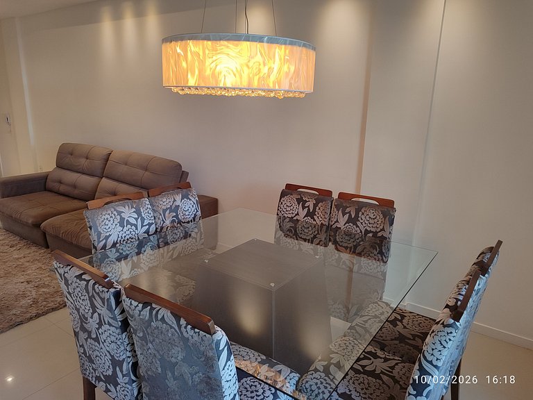 Apto 2 suítes e Churrasq. a 550m da Praia EBF0702