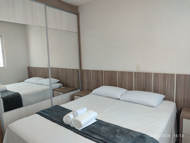 Apto 2 suítes e Churrasq. a 550m da Praia EBF0702