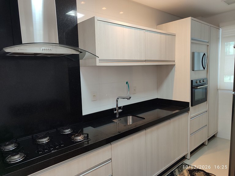 Apto 2 suites y Parrilla 550 m de la Playa EBF0702