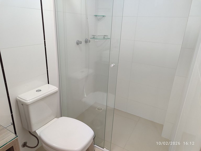 Apto 2 suítes e Churrasq. a 550m da Praia EBF0702