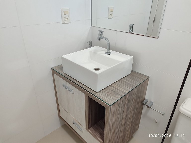 Apto 2 suítes e Churrasq. a 550m da Praia EBF0702