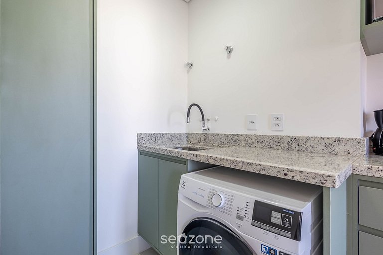 Apto em Cond. c/ Piscina e Vista Mar - BHC1206