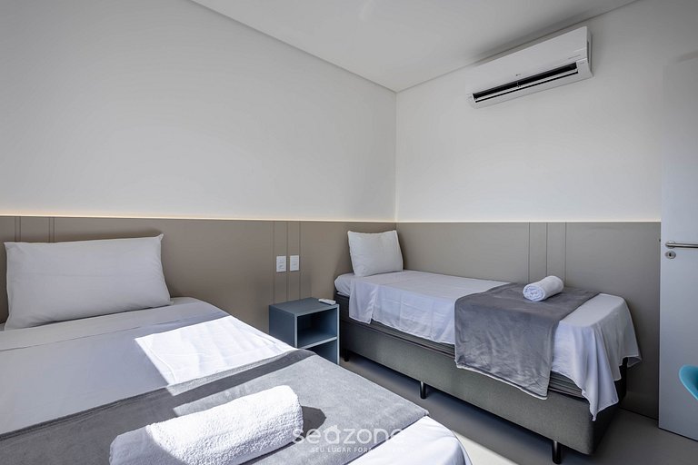 Apto em Cond. c/ Piscina e Vista Mar - BHC1206