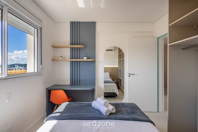 Apto em Cond. c/ Piscina e Vista Mar - BHC1206