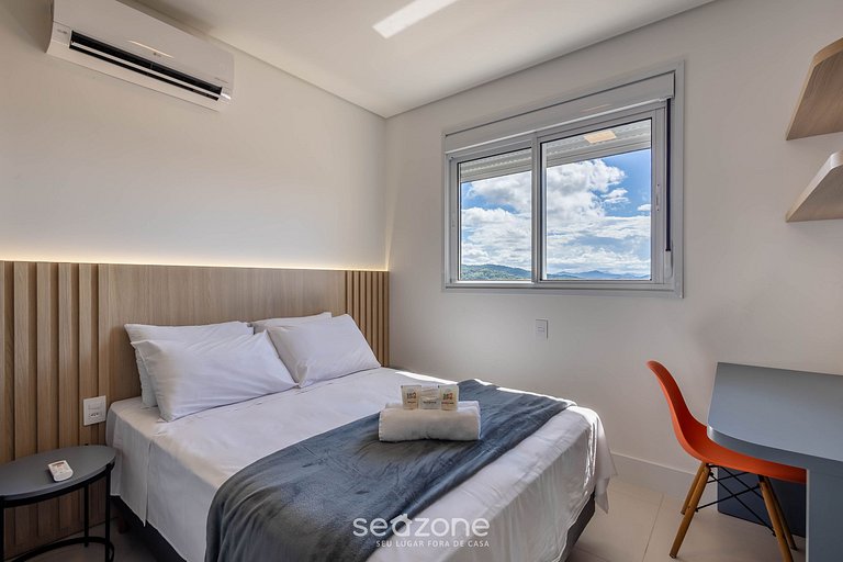 Apto en Cond. con Piscina y Vista Mar BHC1206