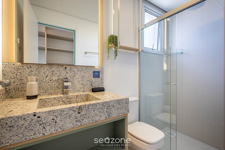 Apto em Cond. c/ Piscina e Vista Mar - BHC1206