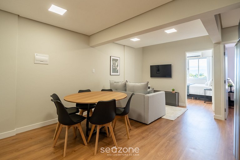 Apto completo no Centro de Floripa - EJO0306