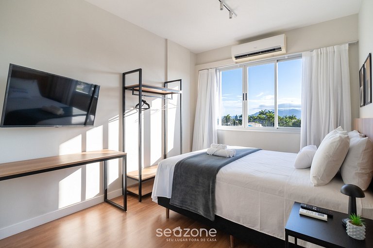 Apto completo no Centro de Floripa - EJO0306