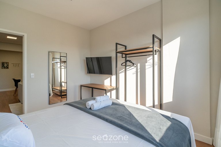 Apto completo no Centro de Floripa - EJO0306