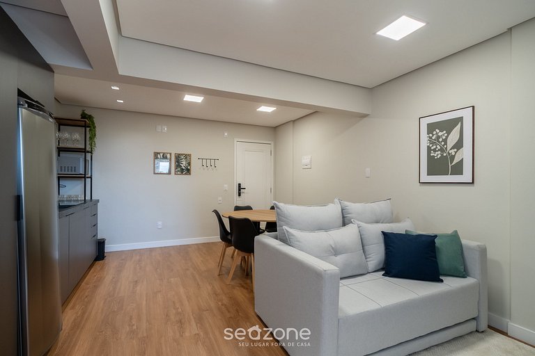 Apto completo no Centro de Floripa - EJO0306