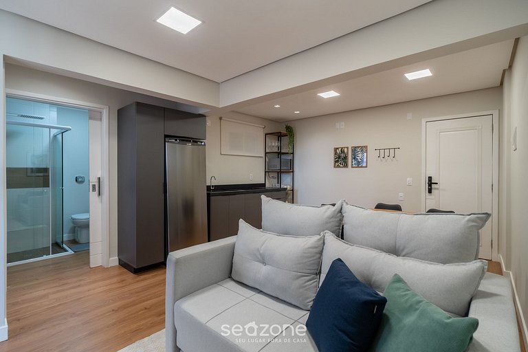 Apto completo no Centro de Floripa - EJO0306