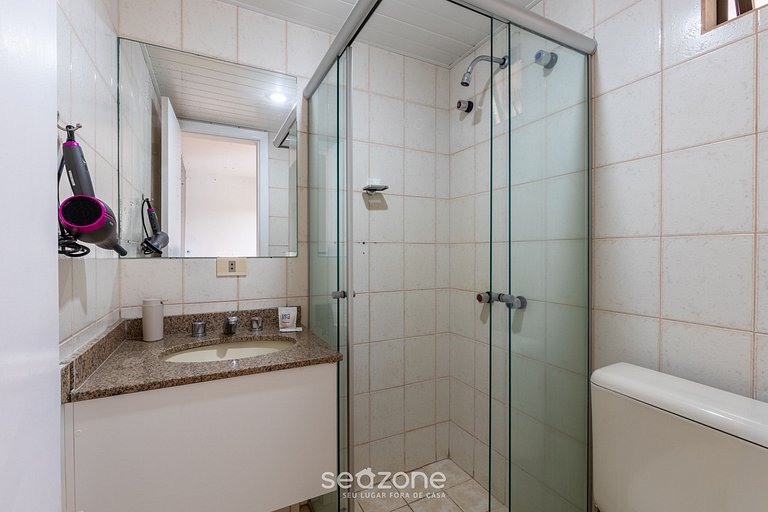 Studio con balcón en cond. con piscina UPP0314