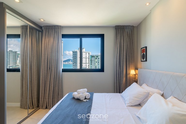 Apartamento com vista para o mar no condomínio a 280 metros