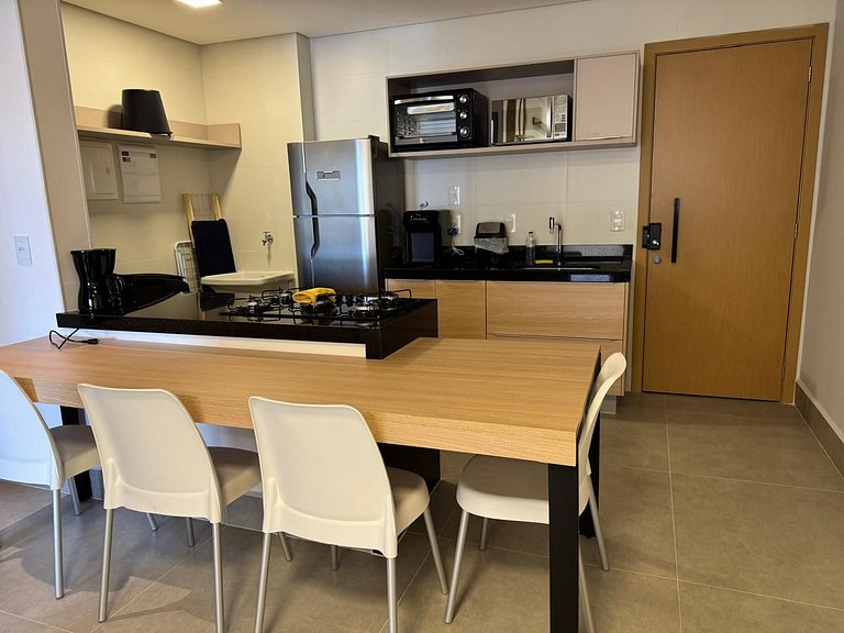 Apto em Cond. c/ Piscina no Centro GRLB1505