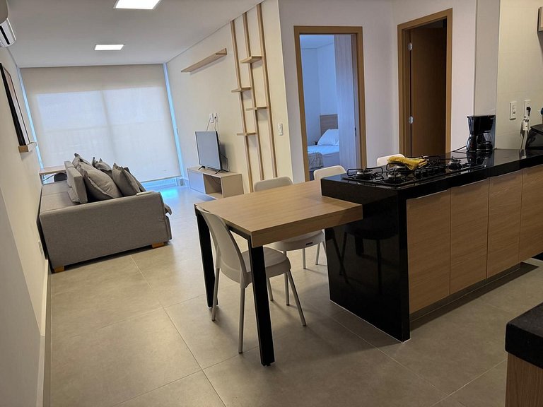 Apto em Cond. c/ Piscina no Centro GRLB1505