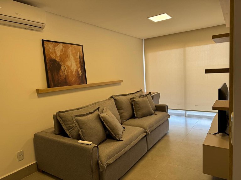 Apto em Cond. c/ Piscina no Centro GRLB1505