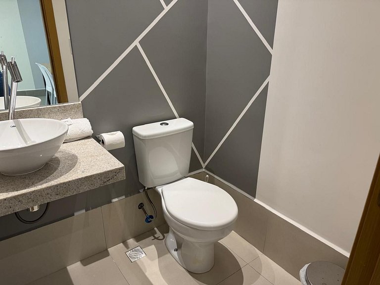 Apto em Cond. c/ Piscina no Centro GRLB1505