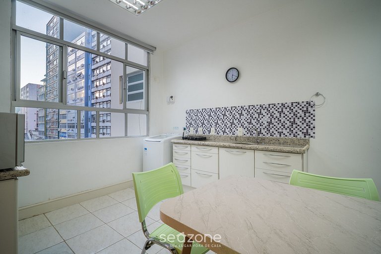 Estúdio Completo a 290m do Mercado Público EFA0304