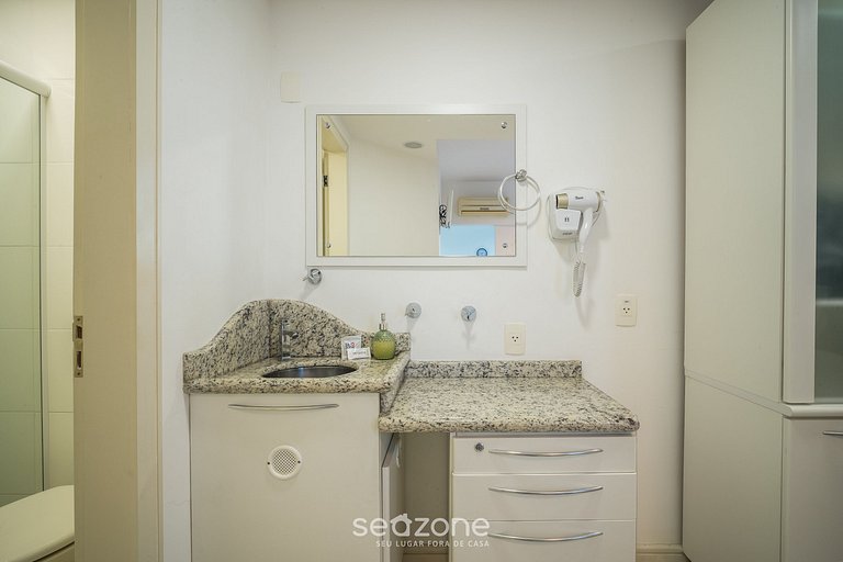 Estúdio Completo a 290m do Mercado Público EFA0304