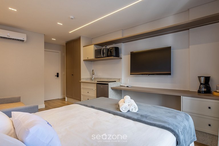 Studio c/ varanda e vista a 50m da Praia PSO0806