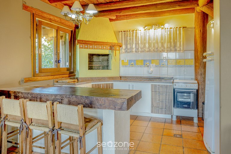 Linda casa c/ piscina em meio a natureza EGF000