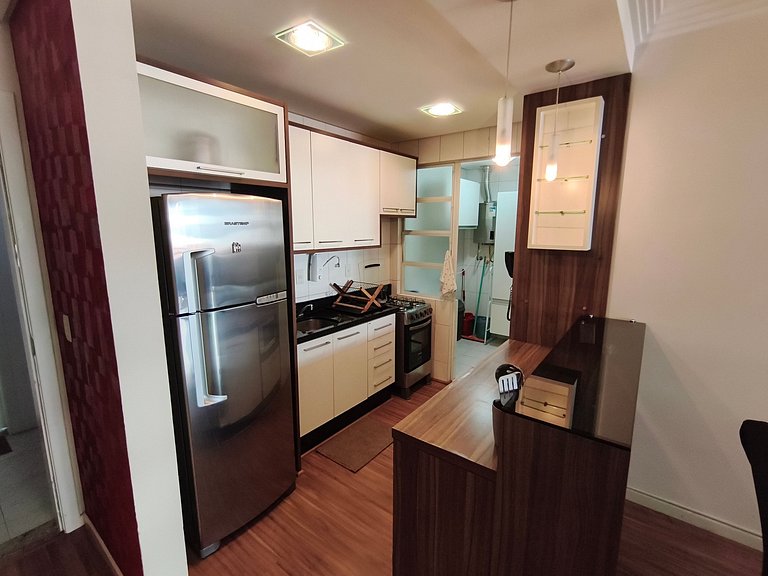 Apto c/ varanda a poucos minutos da Lagoa ELT0303