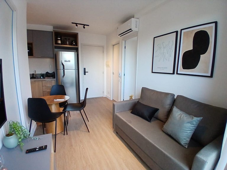 Apto c/ sacada a 350m do Shop. Ibirapuera ECG1308