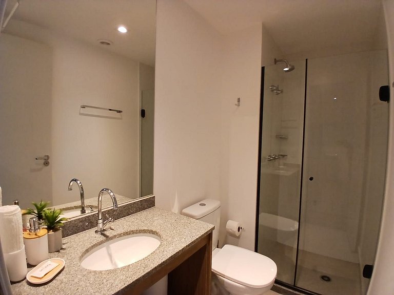 Apto c/ sacada a 350m do Shop. Ibirapuera ECG1308