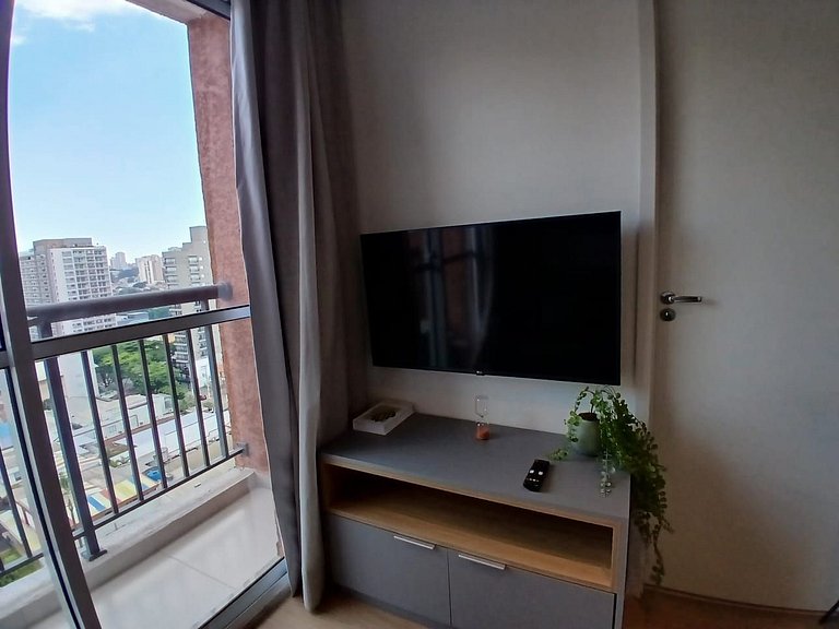 Apto c/ sacada a 350m do Shop. Ibirapuera ECG1308