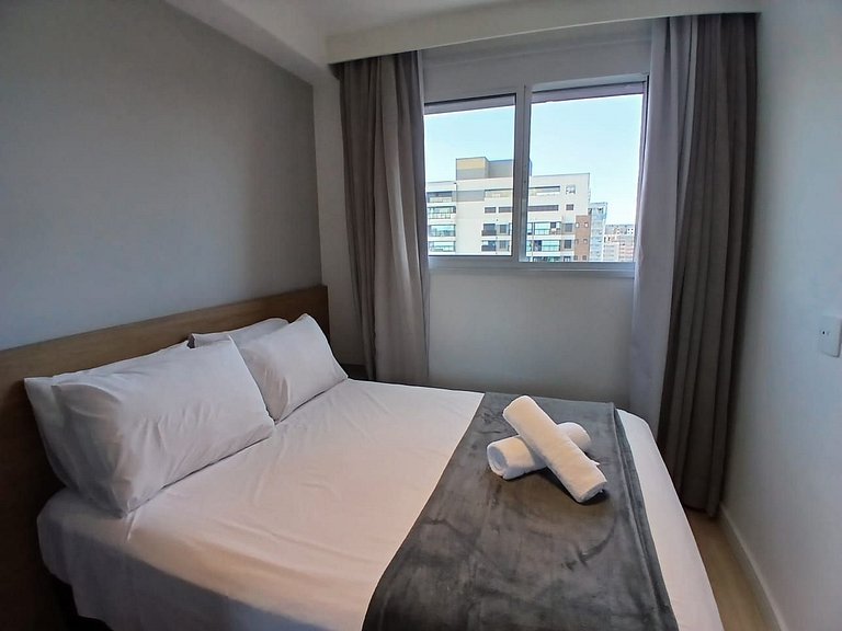 Apto c/ sacada a 350m do Shop. Ibirapuera ECG1308