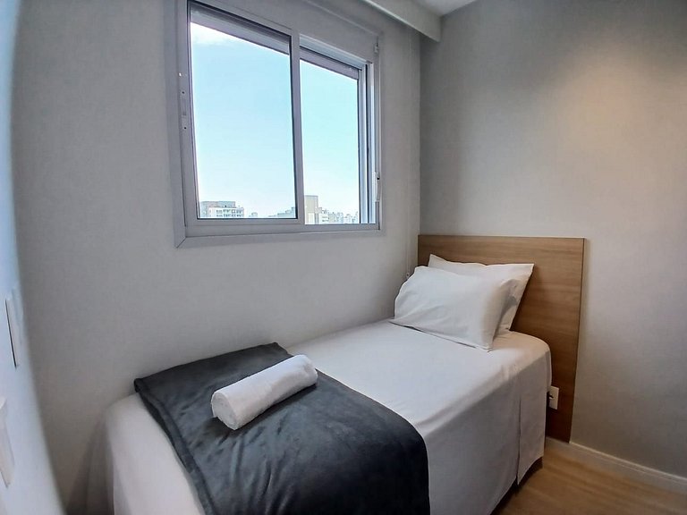 Apto c/ sacada a 350m do Shop. Ibirapuera ECG1308