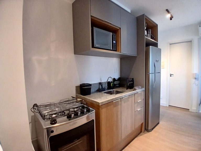 Apto c/ sacada a 350m do Shop. Ibirapuera ECG1308