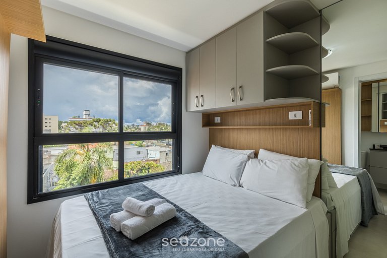 Studio em Curitiba em cond. c/ academia PLA0307