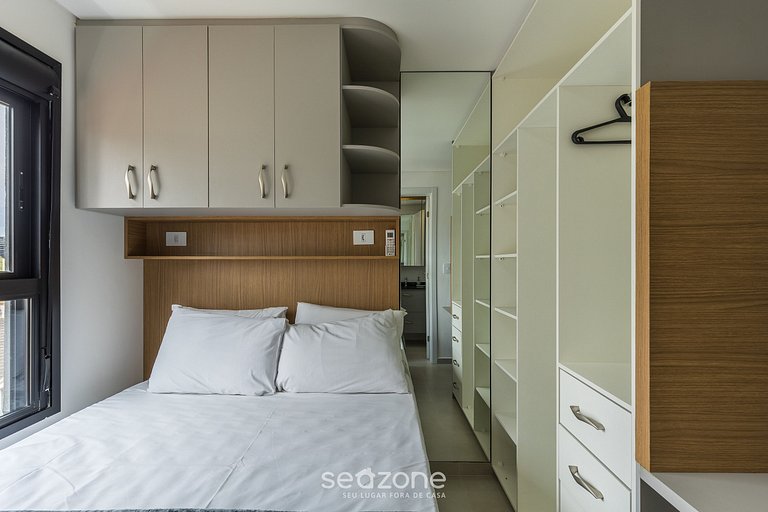 Studio em Curitiba em cond. c/ academia PLA0307