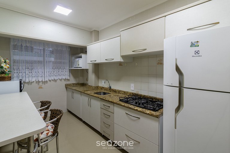 Apto no Centro c/ churrasq. privativa RAJ0101