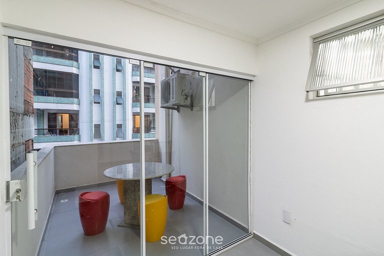 Apto no Centro c/ churrasq. privativa RAJ0101