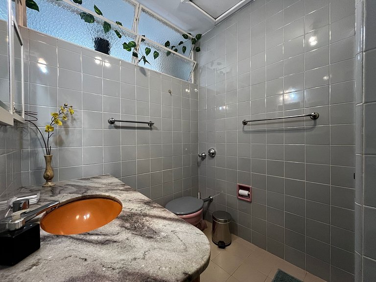 Studio em Cond. c/ Piscina no Centro QUI0605