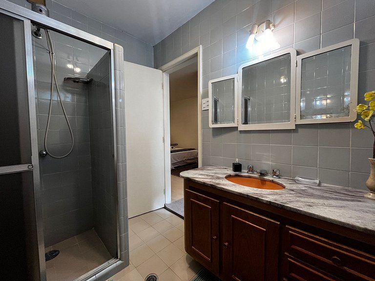 Studio em Cond. c/ Piscina no Centro QUI0605