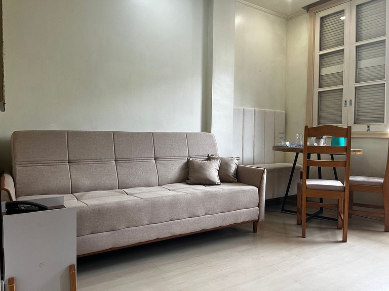 Studio em Cond. c/ Piscina no Centro QUI0605