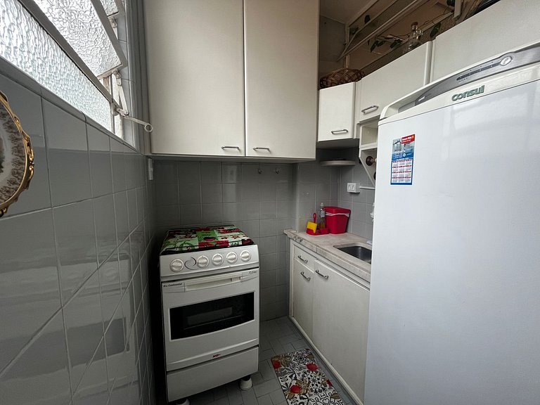 Studio em Cond. c/ Piscina no Centro QUI0605